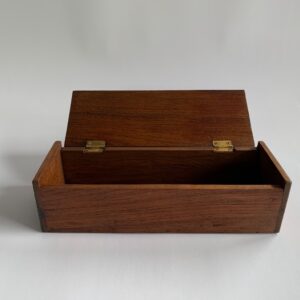 (Large) Wooden box with hinged lid (C4001)