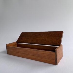 Wooden box with hinged lid (C4002)