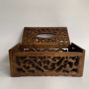 Vintage carved wood tissue box with hinged lid (C4005)