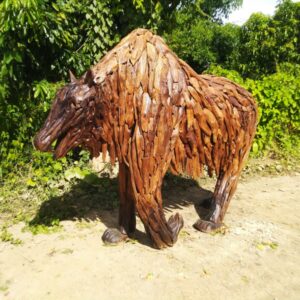 Large Bear drift wood sculpture with lacquered (C5042)